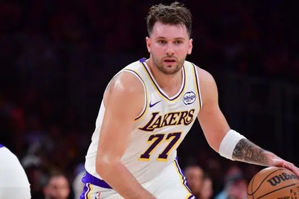 湖人主帅雷迪克透露东契奇回归时间表 周日战<a href=/lanqiu360zb/76ers/ target=_blank class=infotextkey>76人</a>成潜在复出战