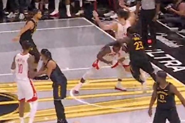 火箭勇士战最后2分钟裁判报告出炉 两漏判均对火箭不利