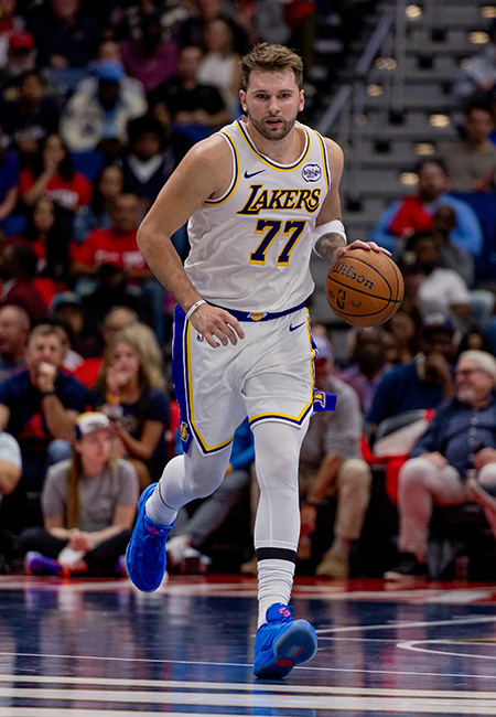 东契奇34+12+7率湖人擒鹈鹕 15胜4负创夺冠后最佳开局